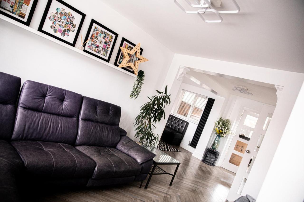 Inviting 3-Bed House In مانشستر المظهر الخارجي الصورة
