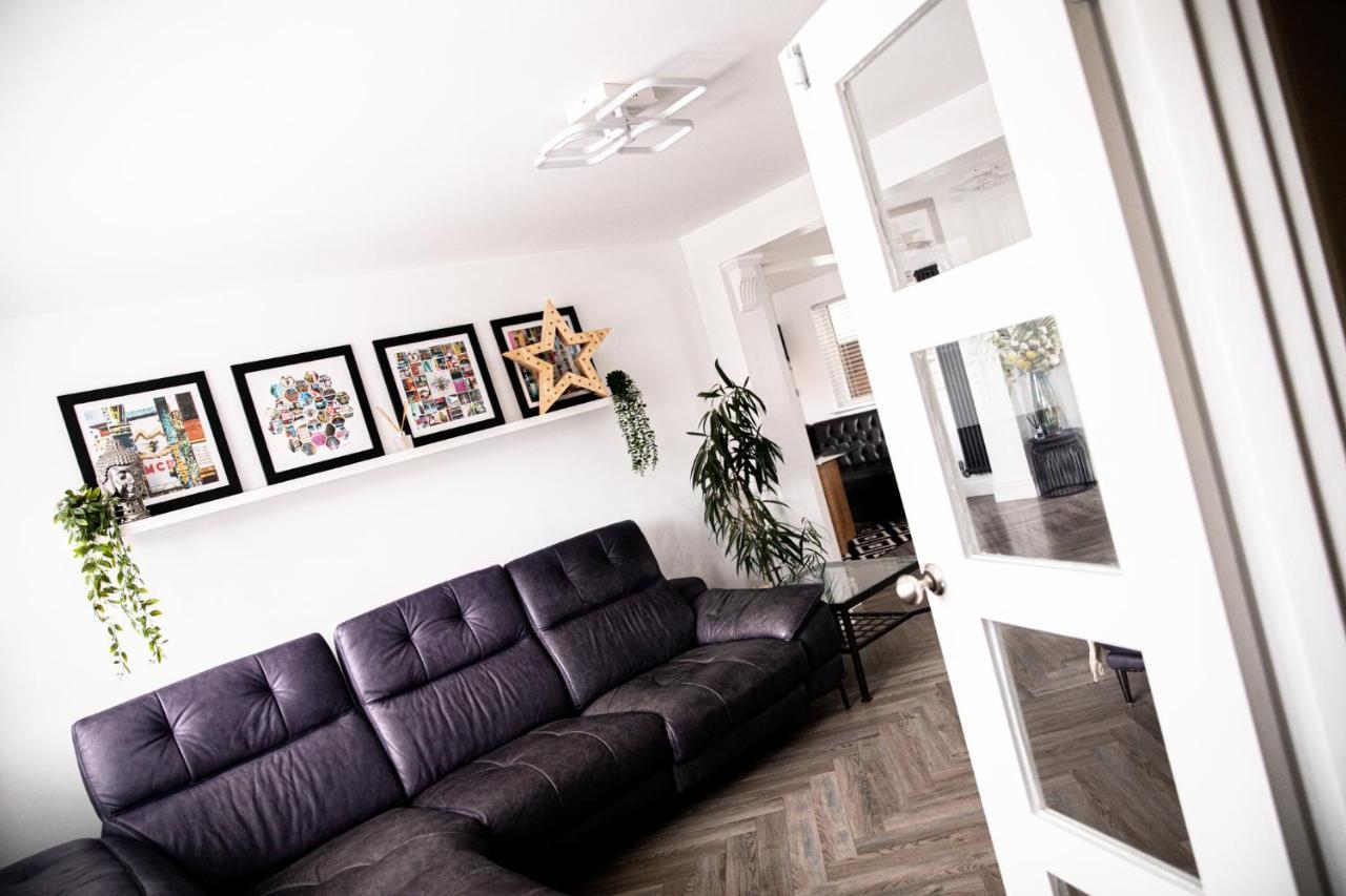 Inviting 3-Bed House In مانشستر المظهر الخارجي الصورة